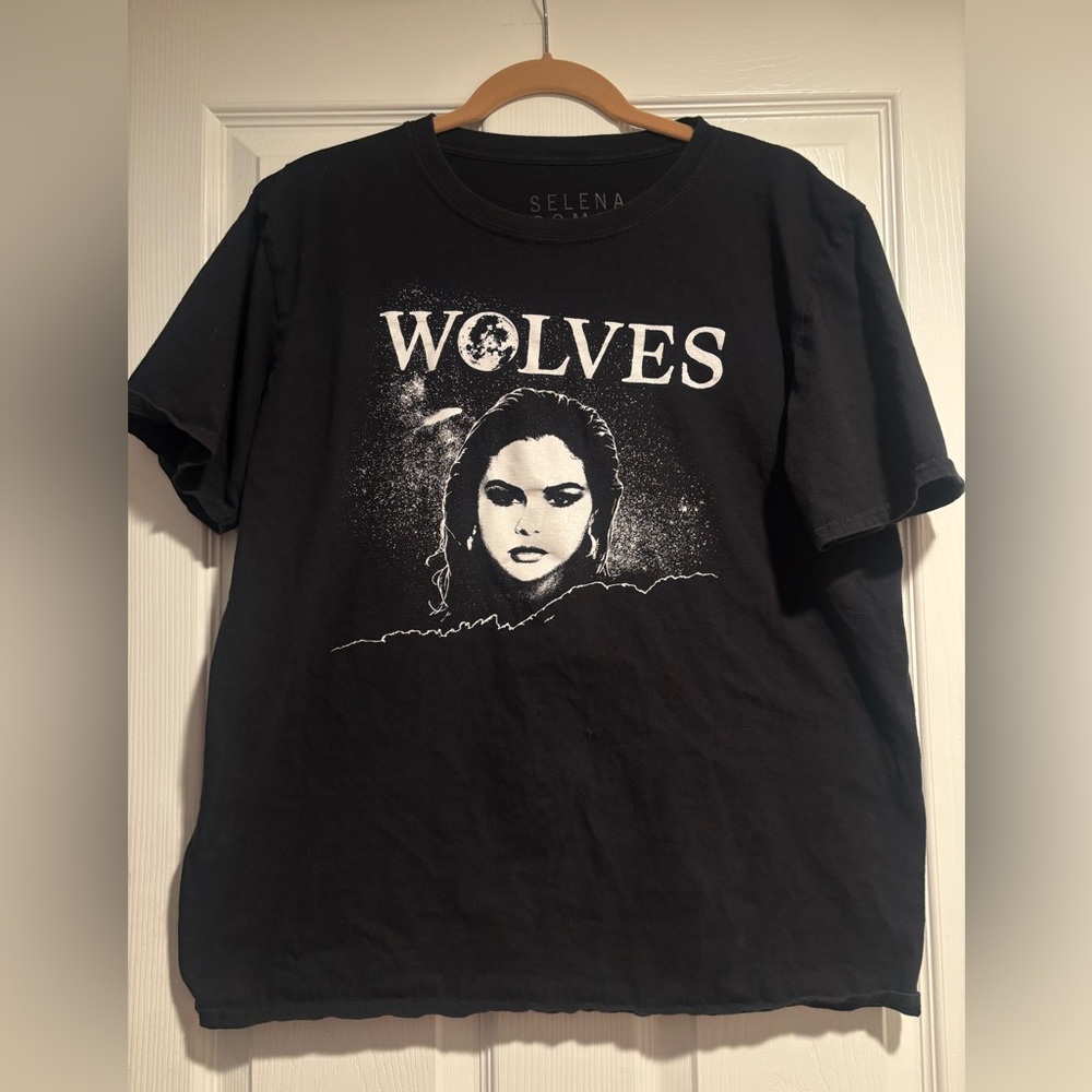 Selena Gomez Wolves Tour Shirt size large